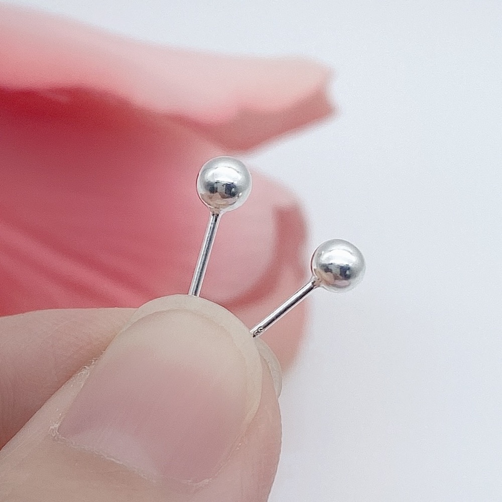Solid silver ball stud earrings-4mm Silver SS001